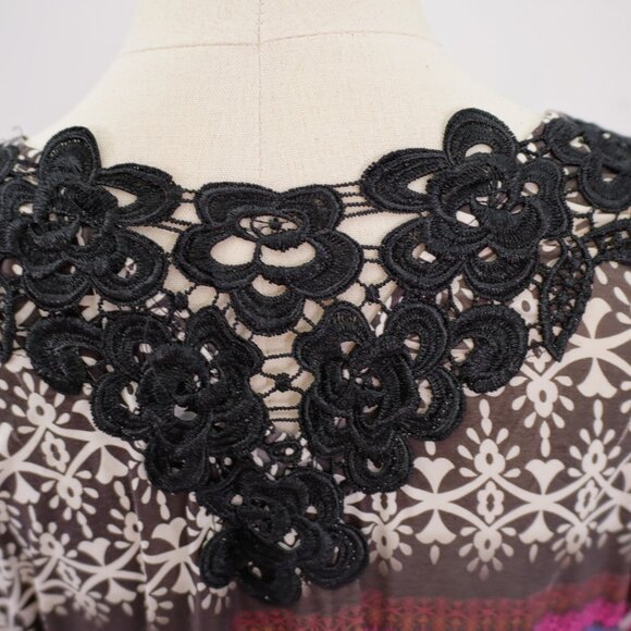 Style & Co. Large V-Neck Wrap Dress Lace Back Line Black Red Geometric Flutter - Picture 4 of 8